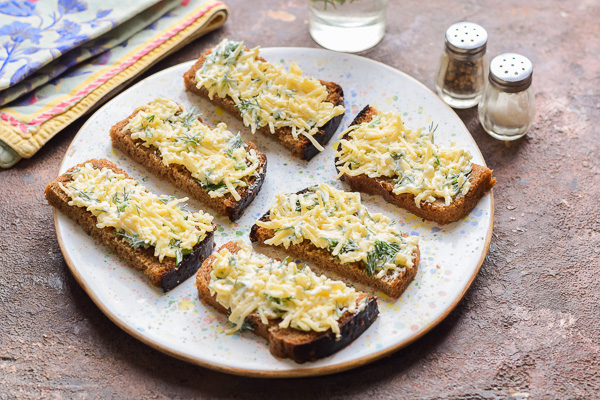 бутерброды со шпротами и сыром рецепт фото 6